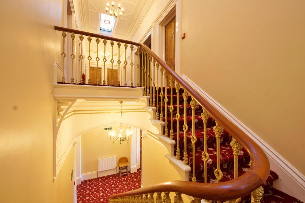 Edgerton Hotel Хъдърсфийлд Екстериор снимка