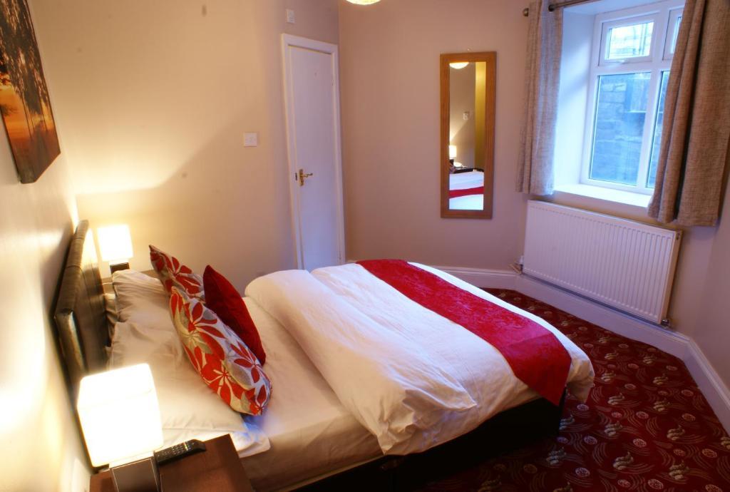Edgerton Hotel Хъдърсфийлд Екстериор снимка