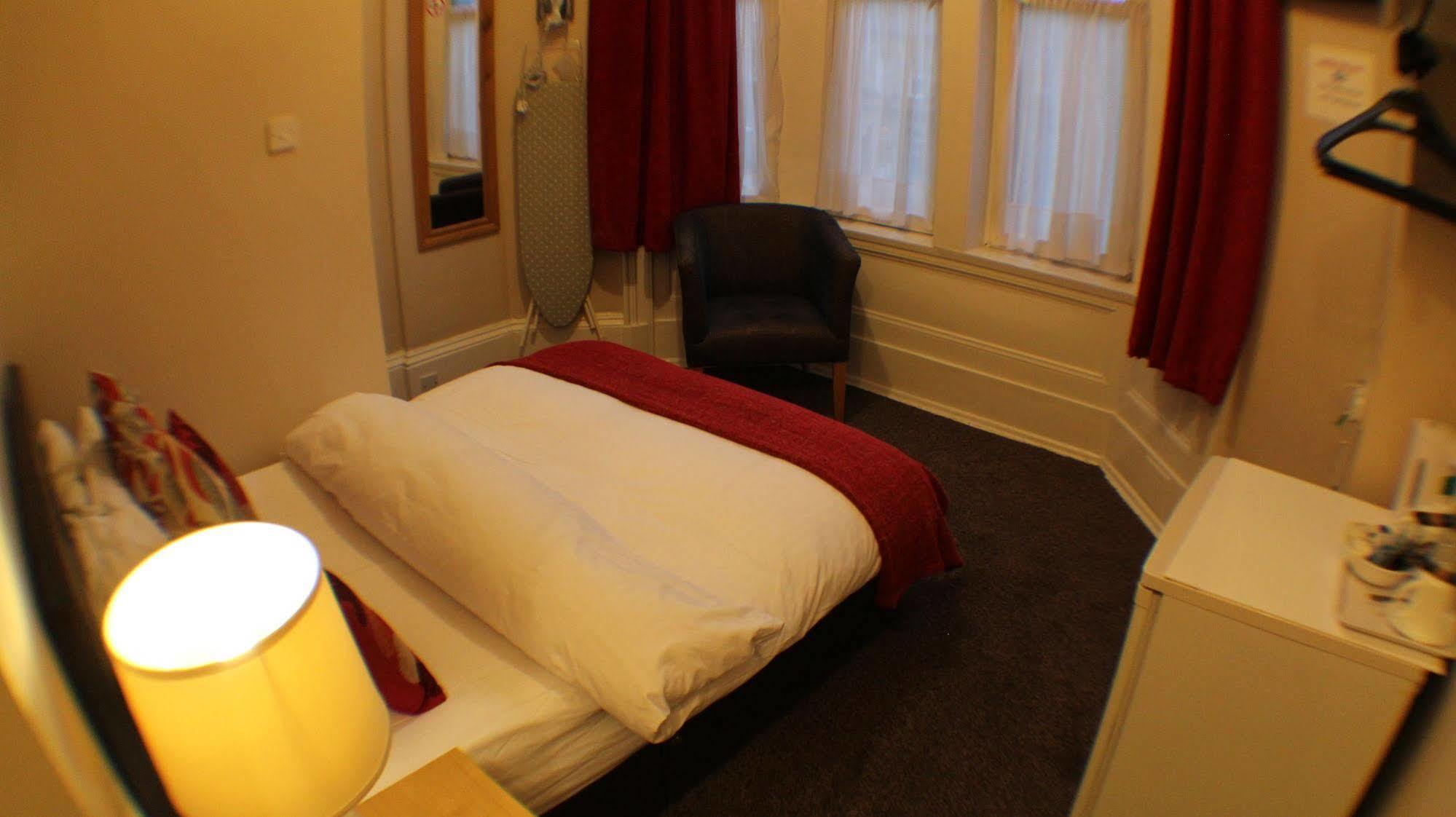 Edgerton Hotel Хъдърсфийлд Екстериор снимка