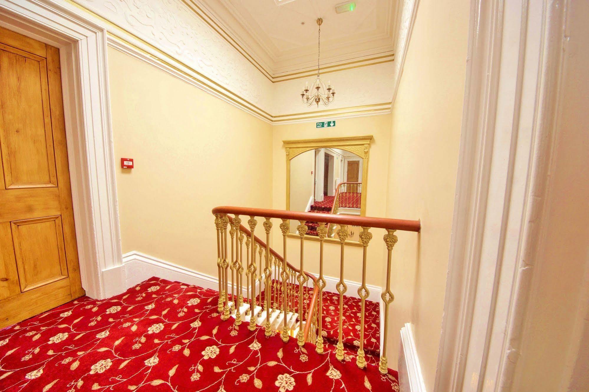 Edgerton Hotel Хъдърсфийлд Екстериор снимка