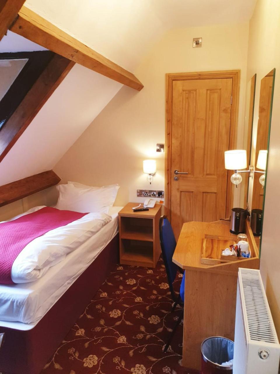 Edgerton Hotel Хъдърсфийлд Екстериор снимка